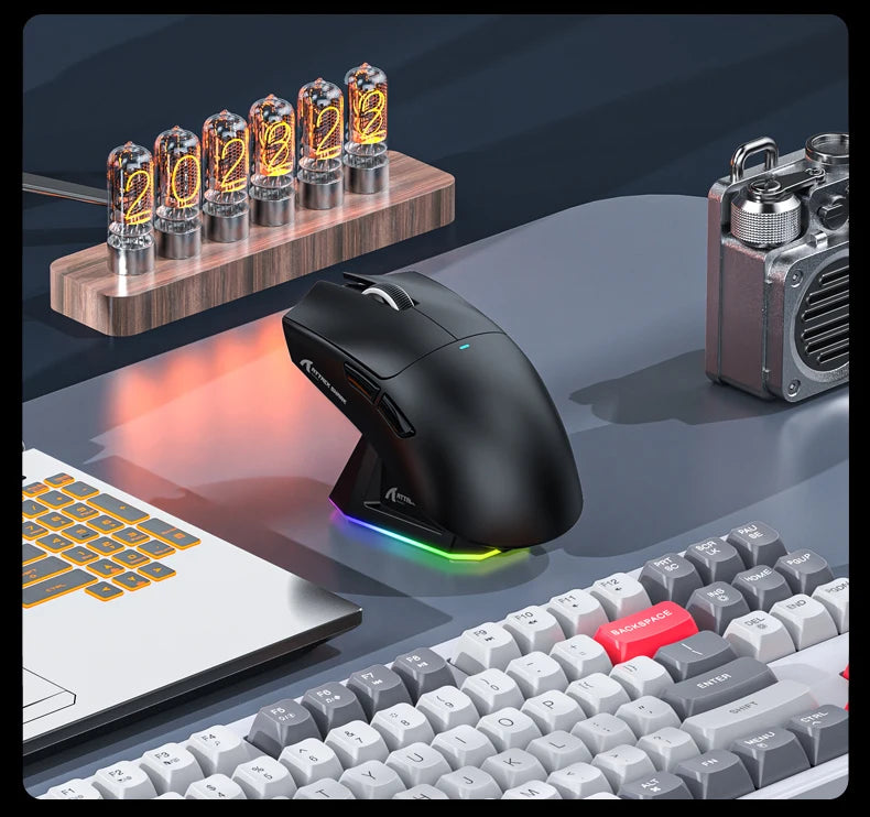 Ratón Gaming Attack Shark X11 – Tri-Mode (BT/2.4G/Cable) con RGB y Base de Carga Magnética