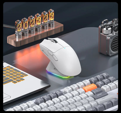 Ratón Gaming Attack Shark X11 – Tri-Mode (BT/2.4G/Cable) con RGB y Base de Carga Magnética