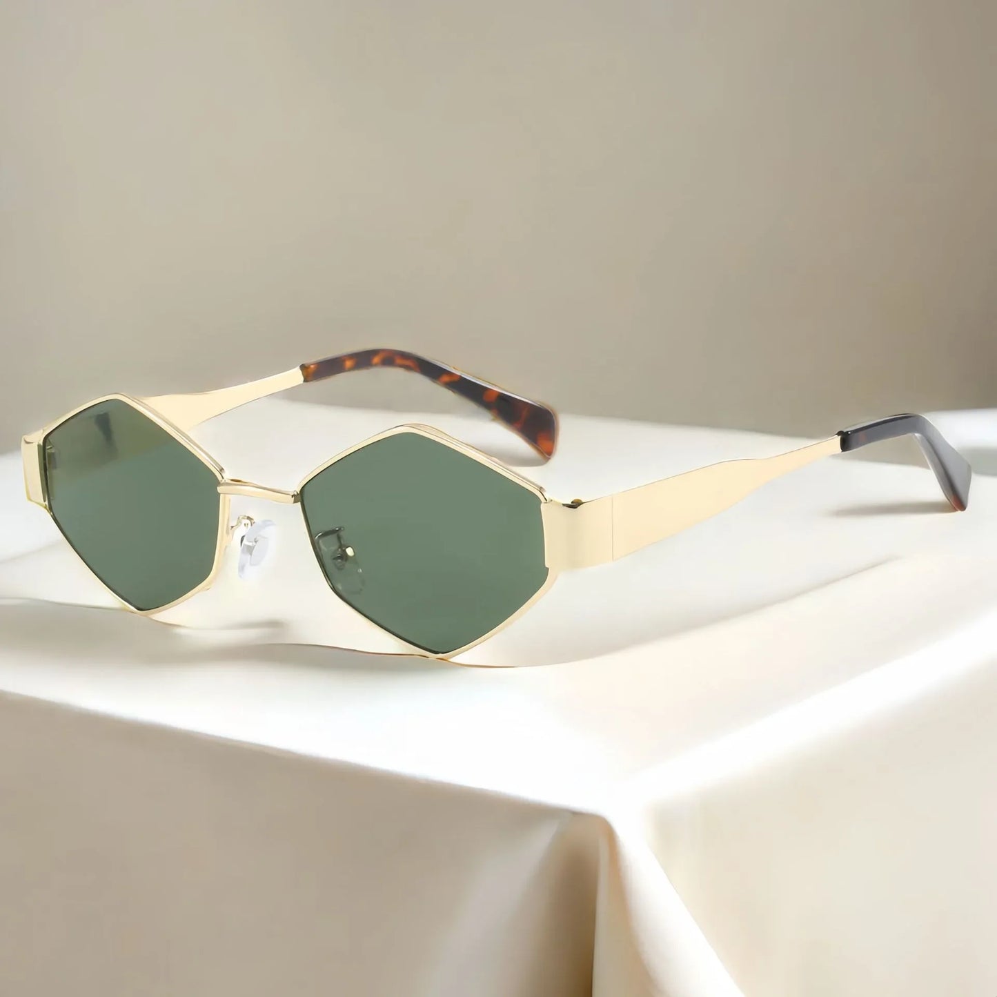 Gafas Hexagon Unisex – Lujo y Marco Pequeño